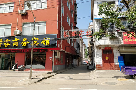 东方红大道，和美对面，东方京城A区步梯中层精装修